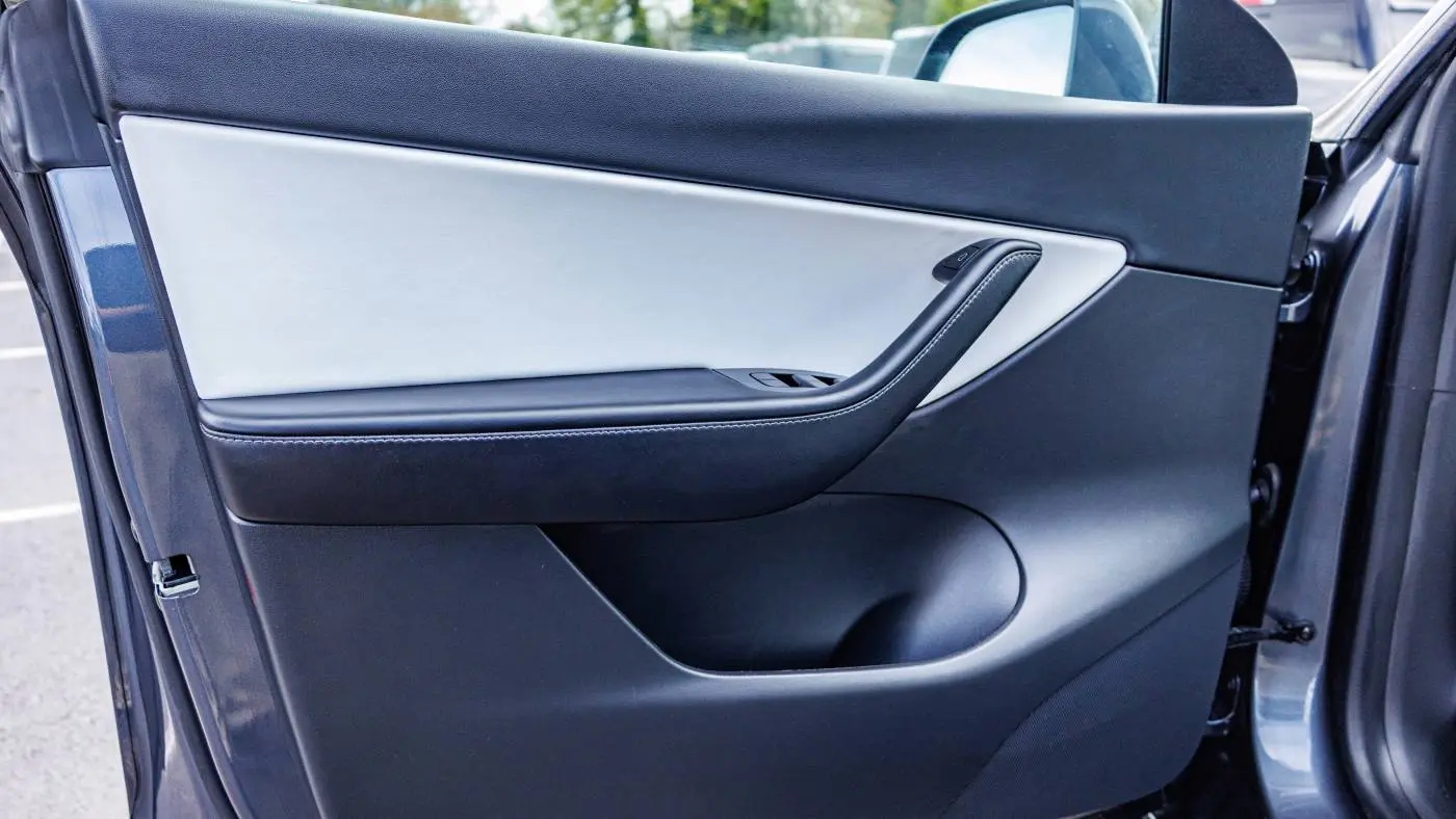 2021 Tesla Model Y 5YJYGDEF5MF084066
