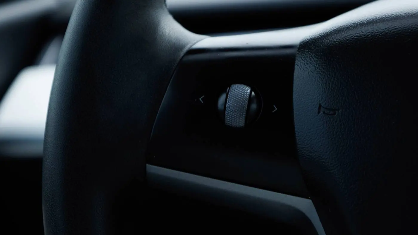 2021 Tesla Model Y 5YJYGDEF5MF084066