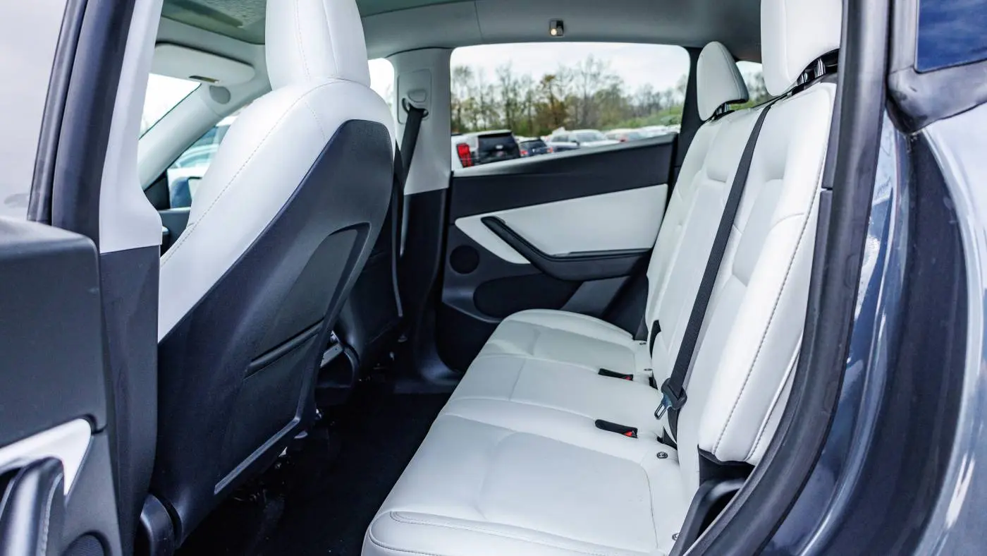 2021 Tesla Model Y 5YJYGDEF5MF084066