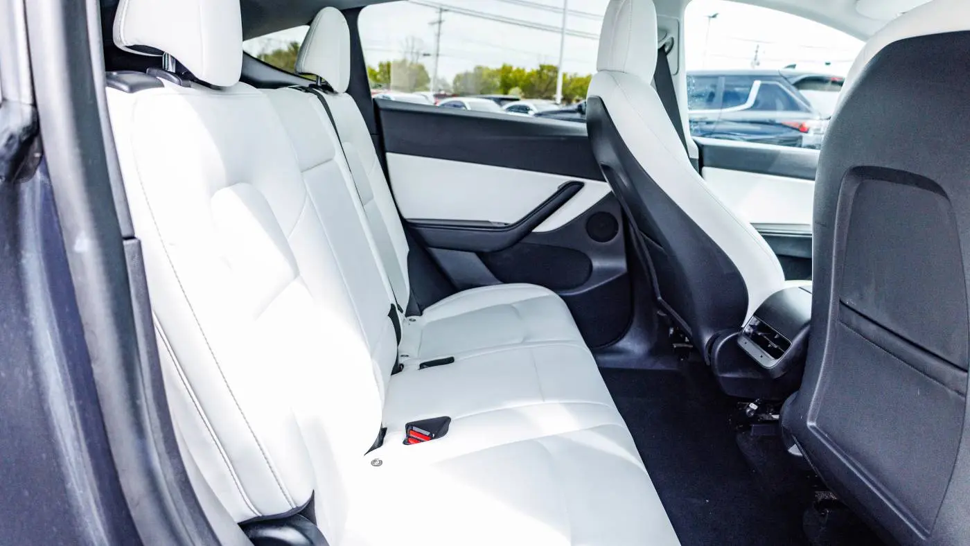 2021 Tesla Model Y 5YJYGDEF5MF084066