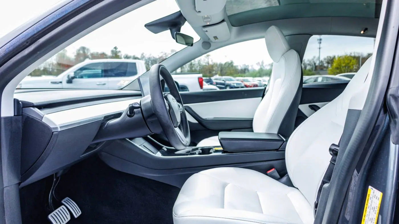 2021 Tesla Model Y 5YJYGDEF5MF084066