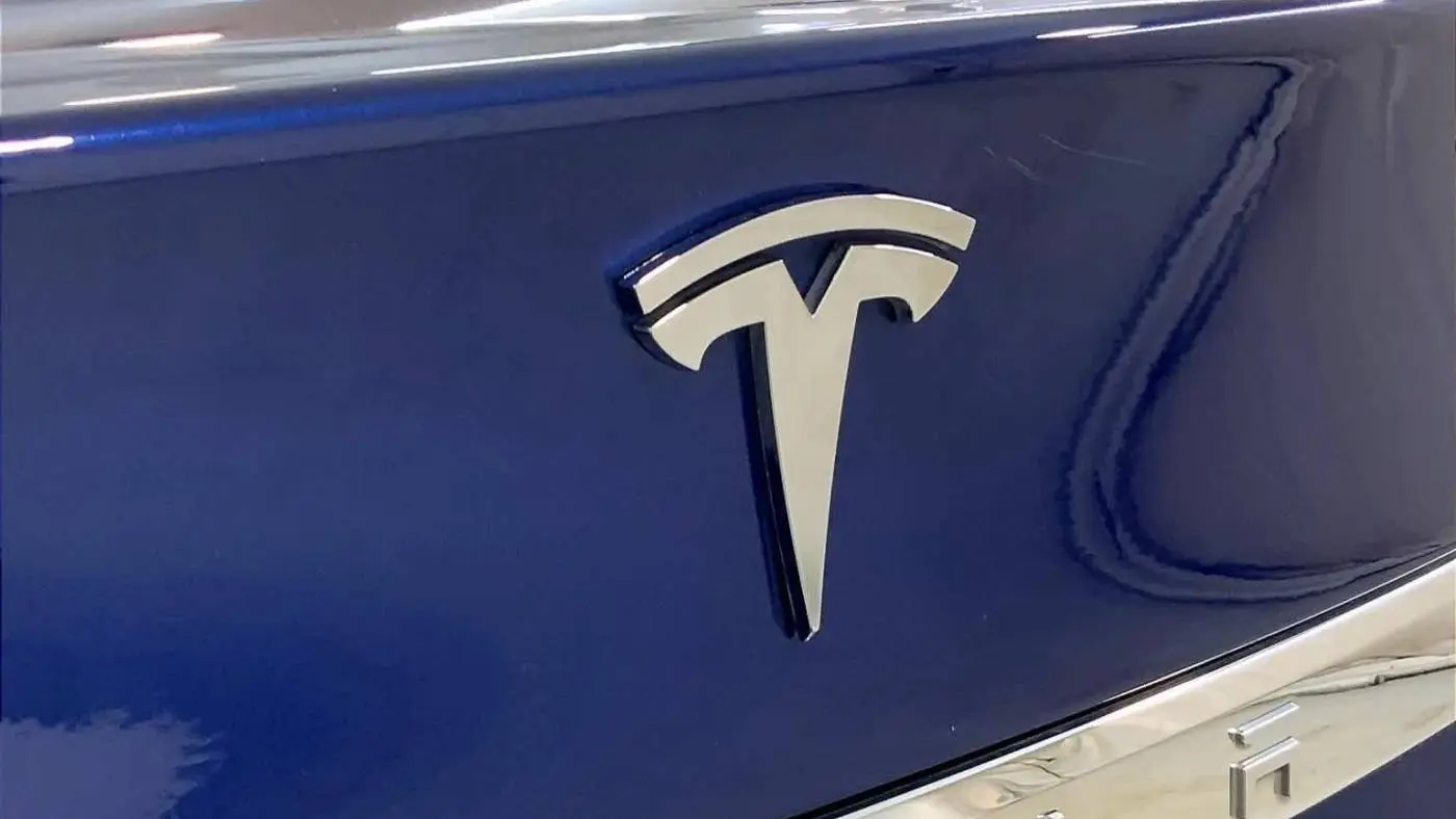 2016 Tesla Model S 5YJSA1E23GF132414