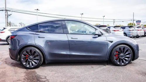 2021 Tesla Model Y 5YJYGDEF5MF084066
