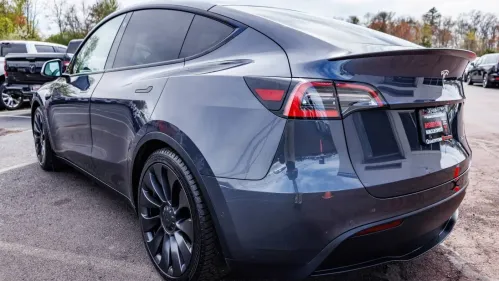 2021 Tesla Model Y 5YJYGDEF5MF084066