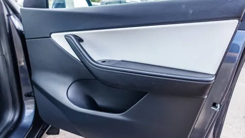 2021 Tesla Model Y 5YJYGDEF5MF084066
