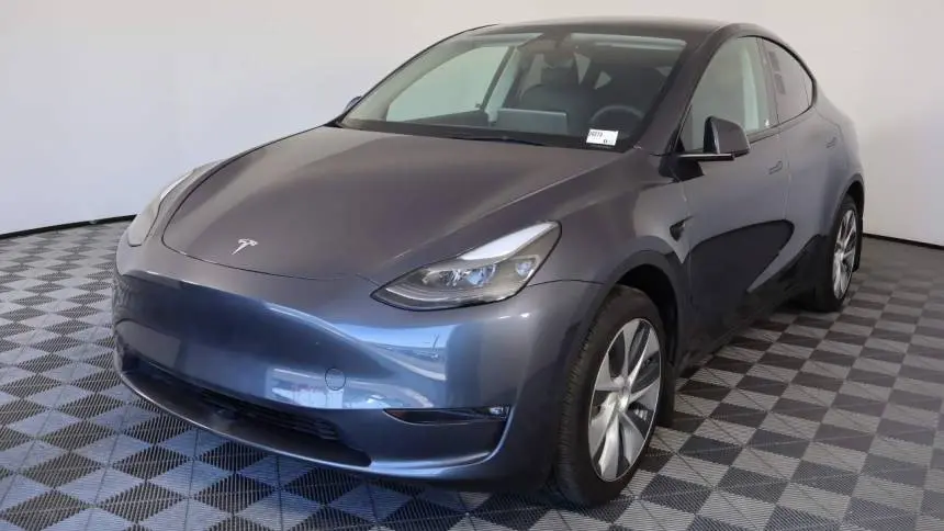 2023 Tesla Model Y 7SAYGDED8PF962174