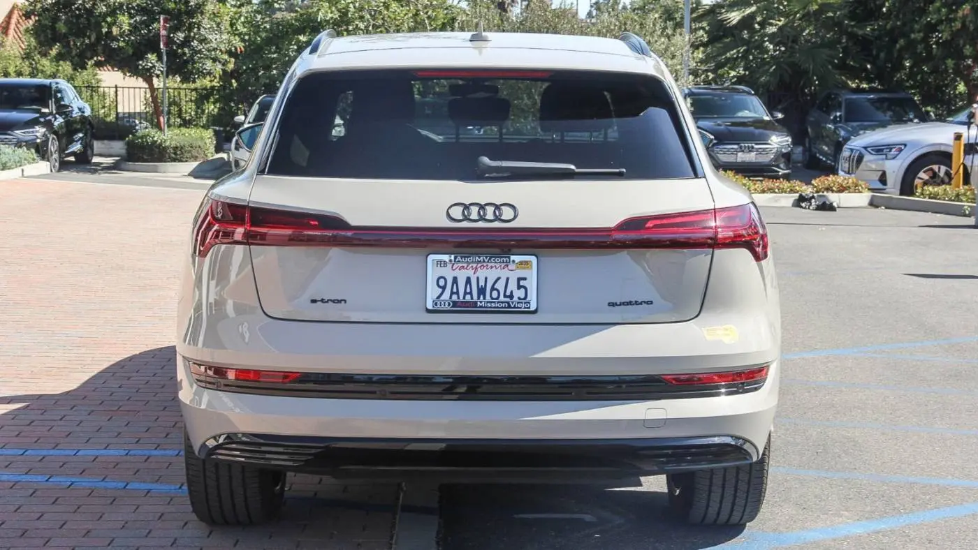 2022 Audi e-tron WA1LAAGE2NB008527