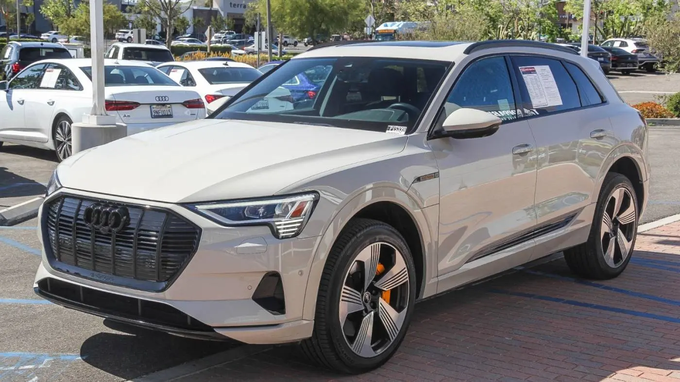 2022 Audi e-tron WA1LAAGE2NB008527
