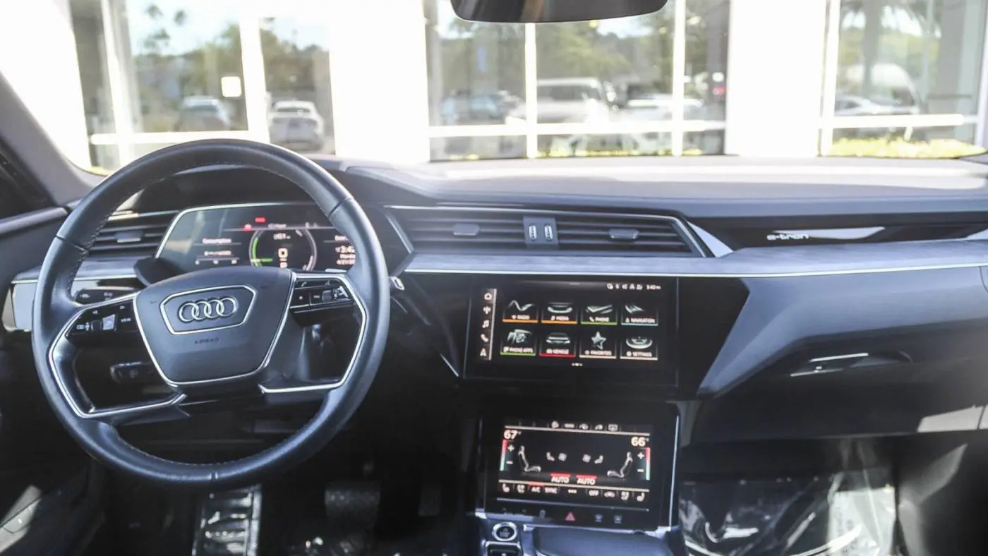 2022 Audi e-tron WA1LAAGE2NB008527