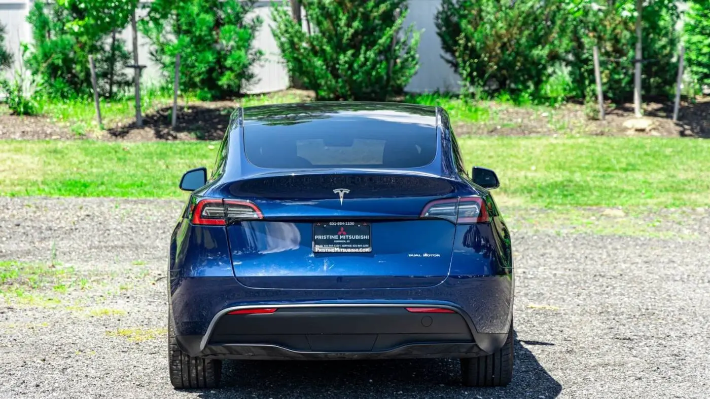 2022 Tesla Model Y 7SAYGDEE2NF321270