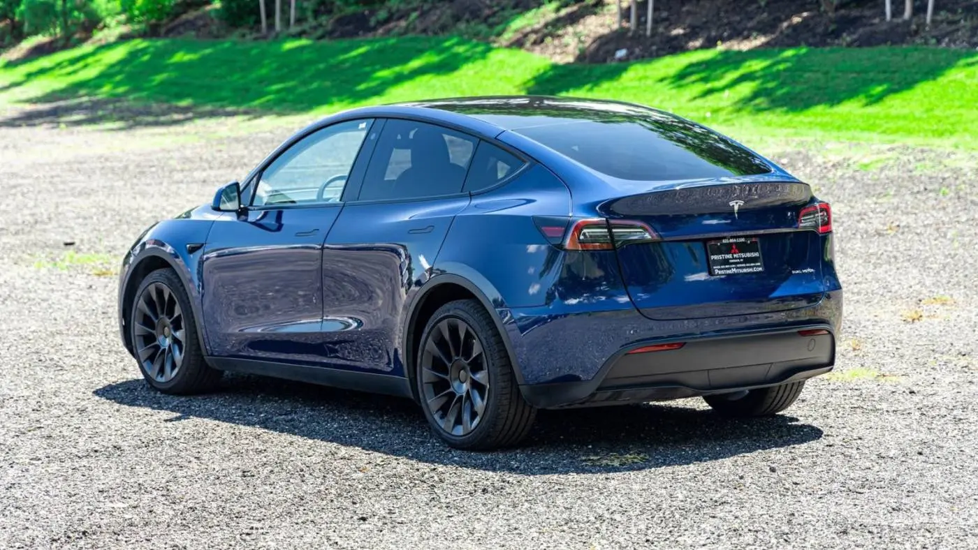 2022 Tesla Model Y 7SAYGDEE2NF321270