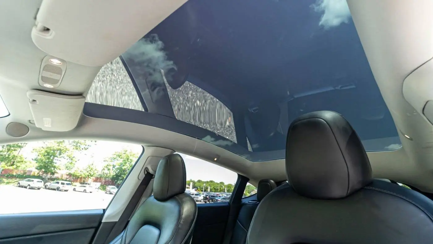2022 Tesla Model Y 7SAYGDEE2NF321270