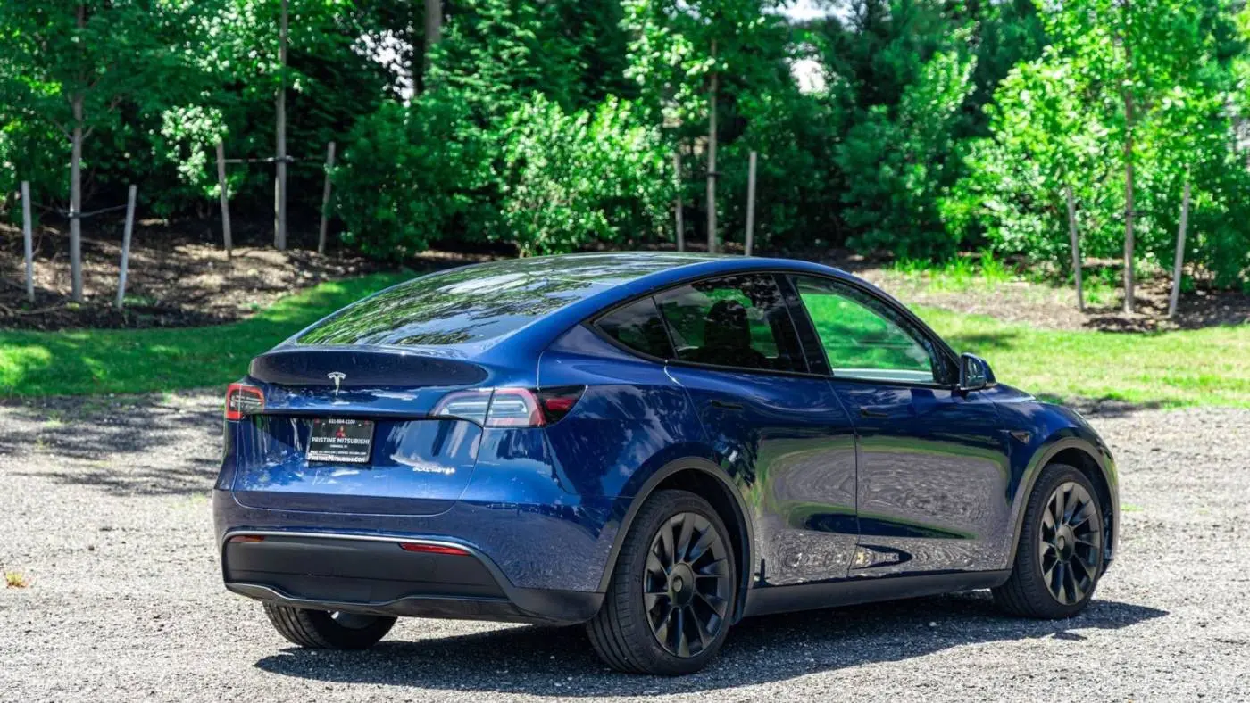 2022 Tesla Model Y 7SAYGDEE2NF321270