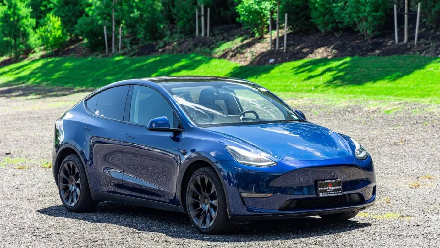 2022 Tesla Model Y 7SAYGDEE2NF321270