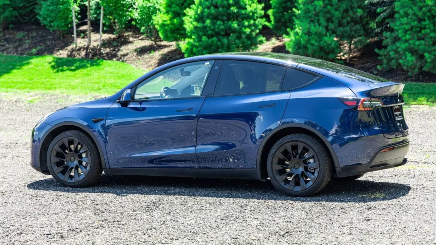 2022 Tesla Model Y 7SAYGDEE2NF321270