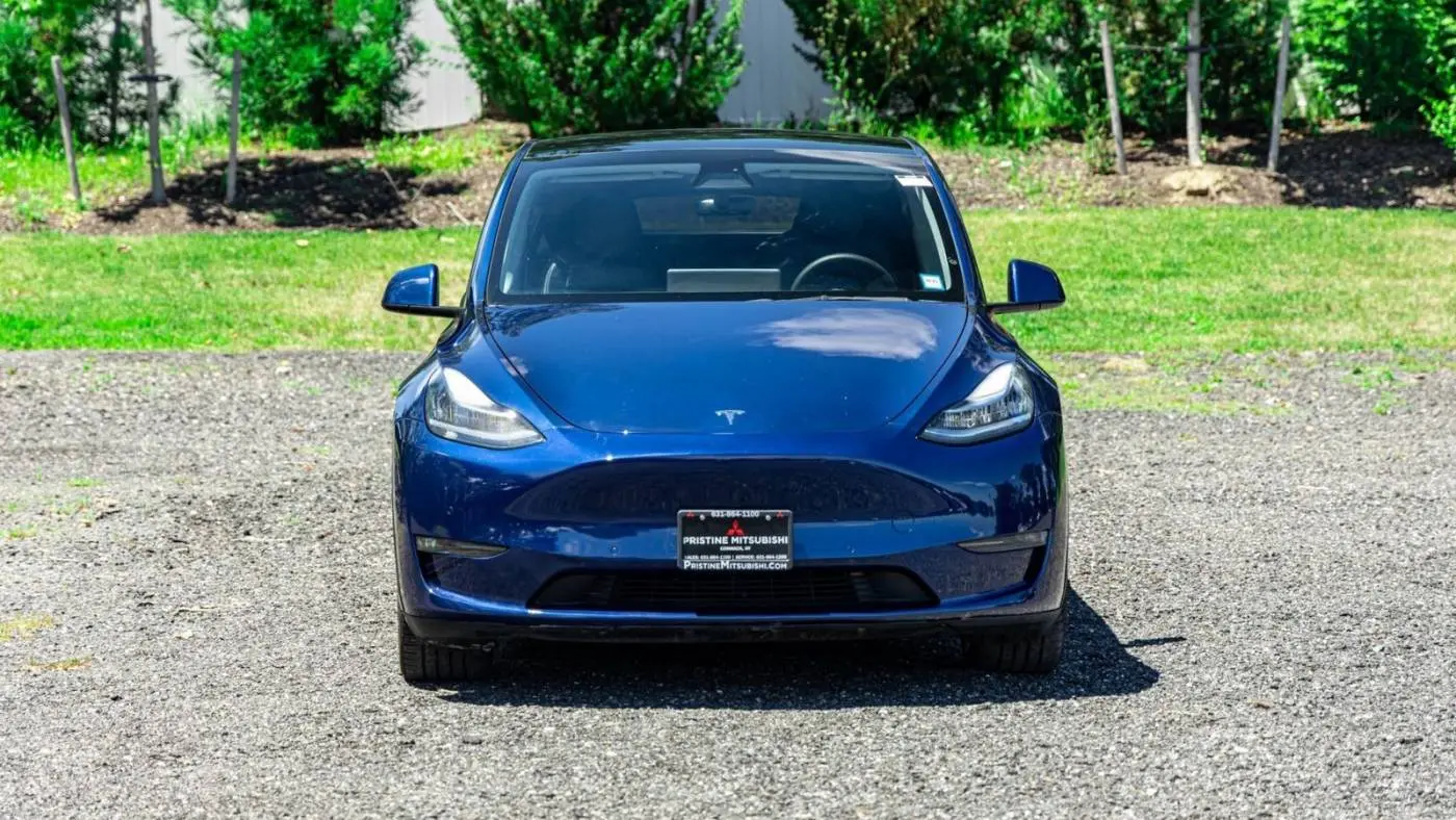 2022 Tesla Model Y 7SAYGDEE2NF321270