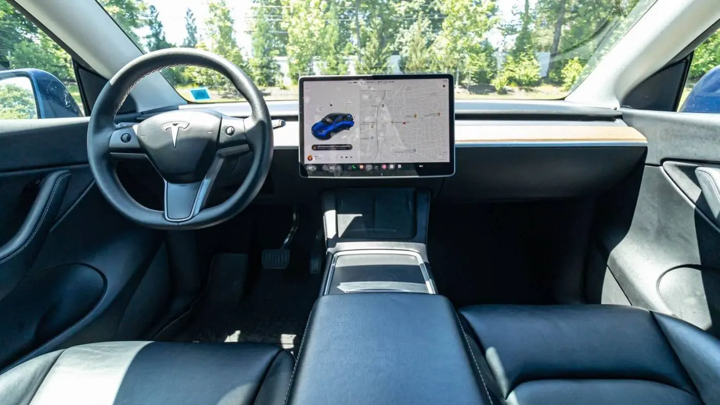 2022 Tesla Model Y 7SAYGDEE2NF321270