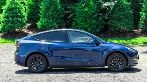 2022 Tesla Model Y 7SAYGDEE2NF321270