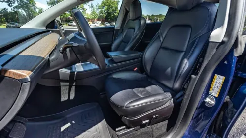 2022 Tesla Model Y 7SAYGDEE2NF321270
