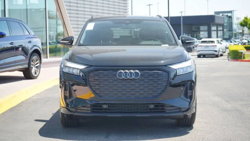2025 Audi Q4 e-tron WA1LUBFZ9SP041962