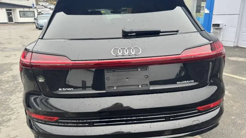 2021 Audi e-tron WA1LABGE9MB027046