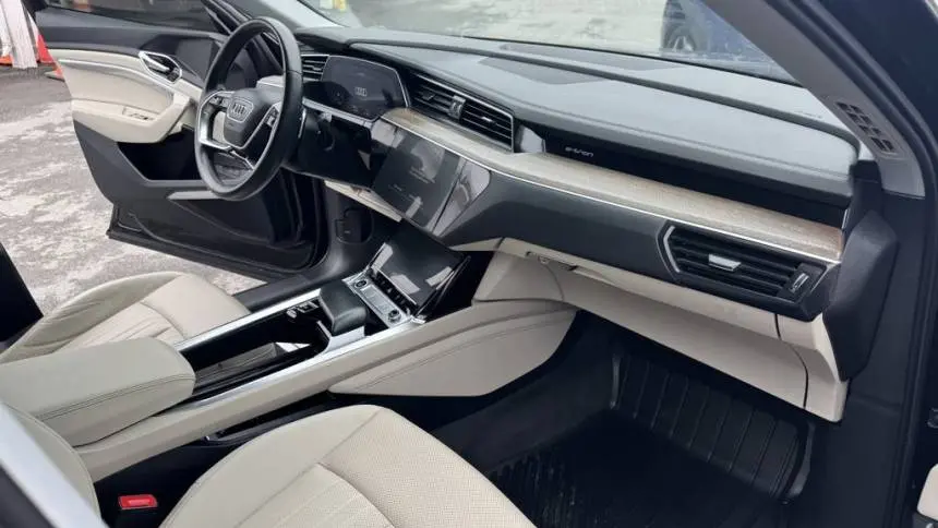 2021 Audi e-tron WA1LABGE9MB027046