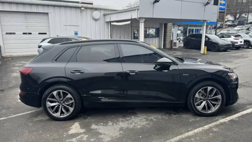 2021 Audi e-tron WA1LABGE9MB027046