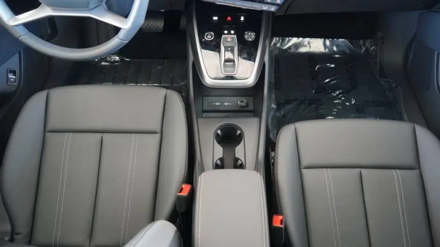 2025 Audi Q4 e-tron WA1LUBFZ9SP041962