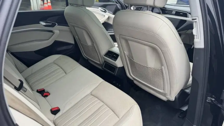 2021 Audi e-tron WA1LABGE9MB027046