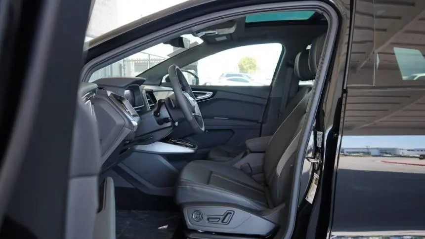 2025 Audi Q4 e-tron WA1LUBFZ9SP041962
