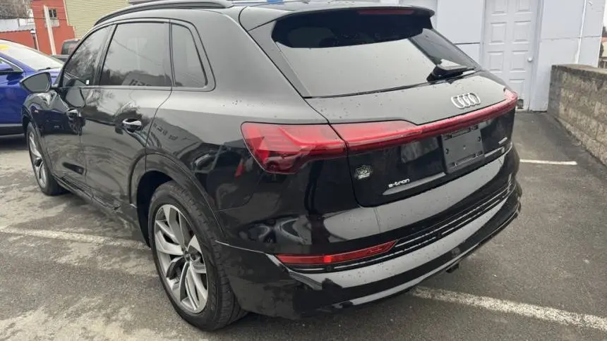 2021 Audi e-tron WA1LABGE9MB027046