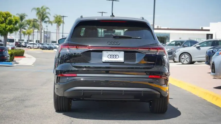 2025 Audi Q4 e-tron WA1LUBFZ9SP041962