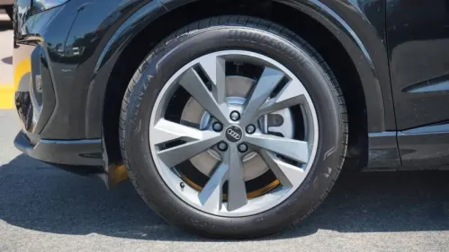 2025 Audi Q4 e-tron WA1LUBFZ9SP041962