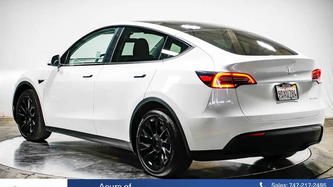 2023 Tesla Model Y 7SAYGAEE4PF601354