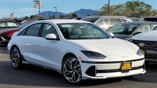 2025 Hyundai IONIQ 6 KMHM54AA2SA096532