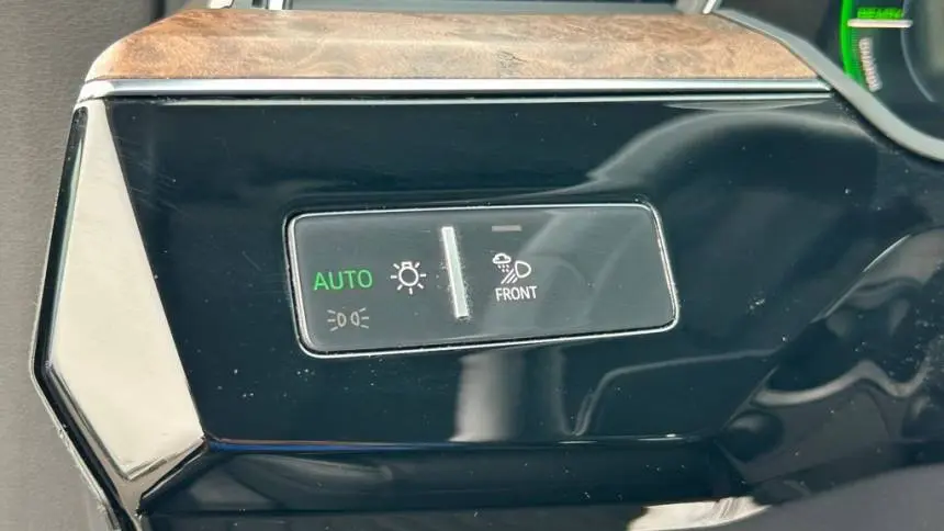 2019 Audi e-tron WA1LAAGE5KB024491