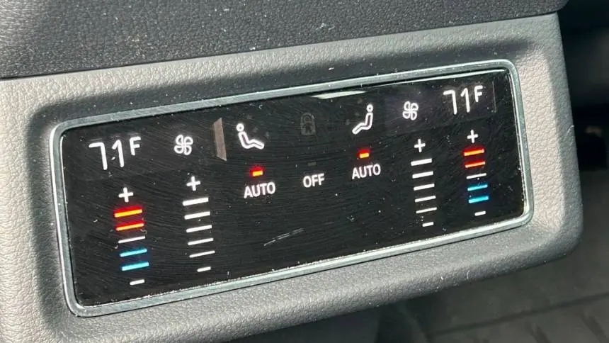2019 Audi e-tron WA1LAAGE5KB024491