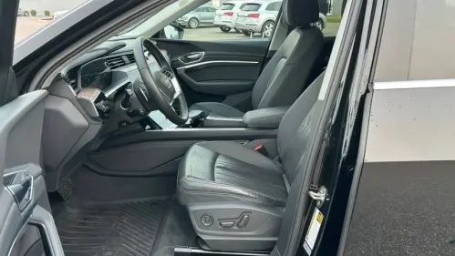 2019 Audi e-tron WA1LAAGE5KB024491