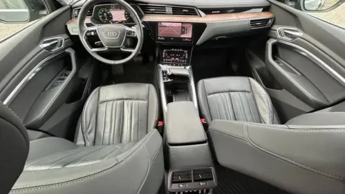 2019 Audi e-tron WA1LAAGE5KB024491