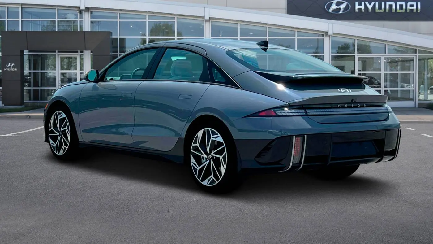 2025 Hyundai IONIQ 6 KMHM34AC8SA099068