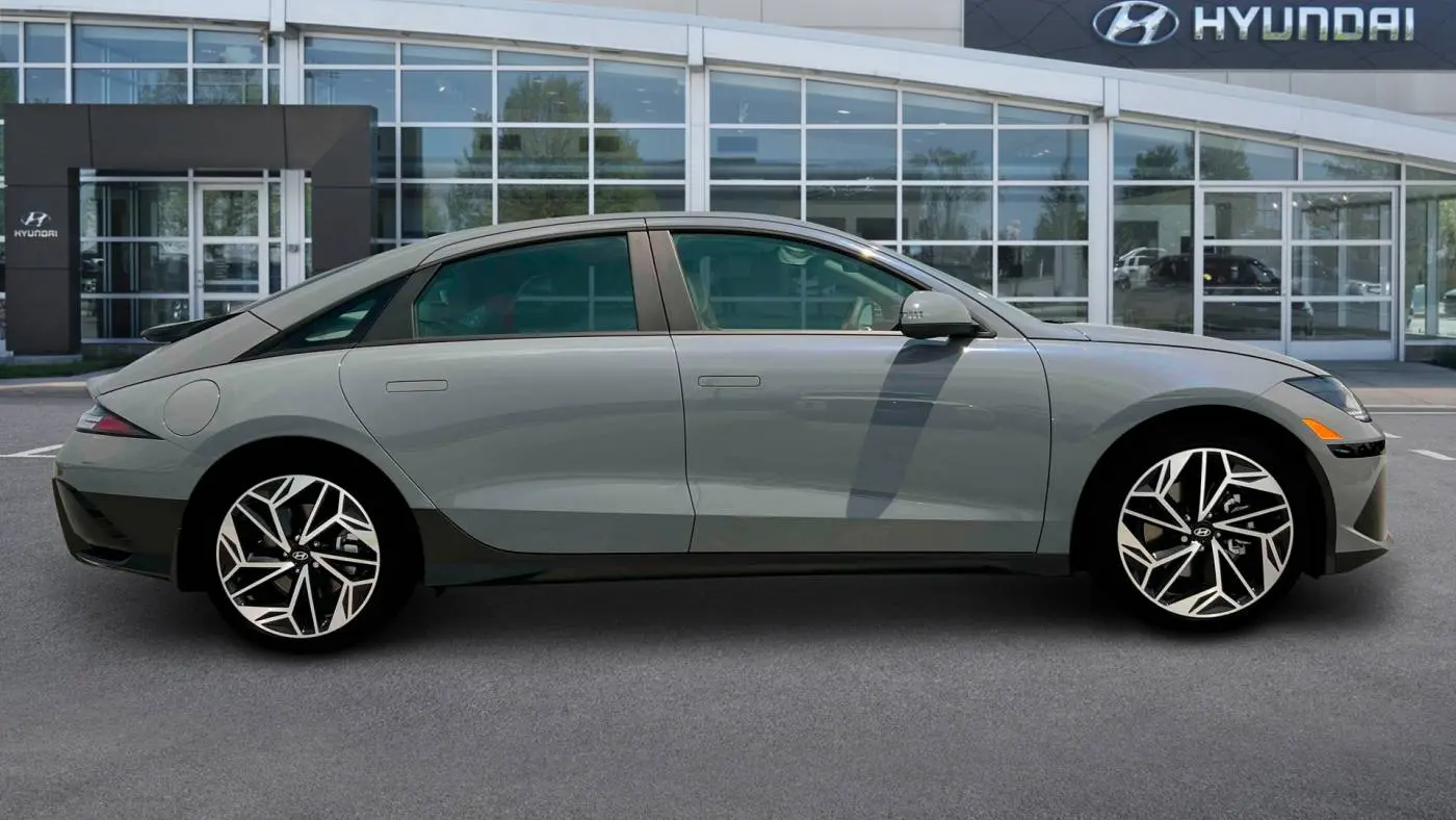 2025 Hyundai IONIQ 6 KMHM34AC8SA099068