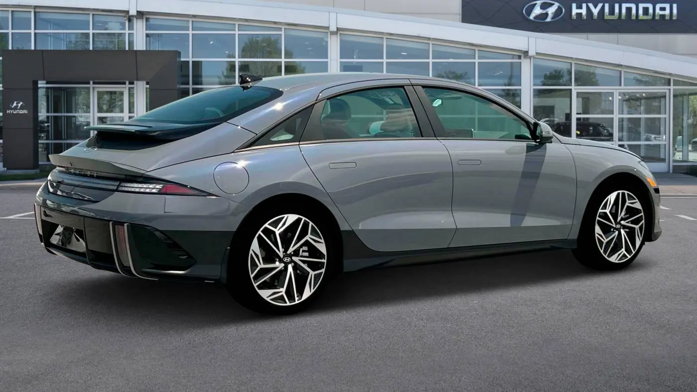 2025 Hyundai IONIQ 6 KMHM34AC8SA099068