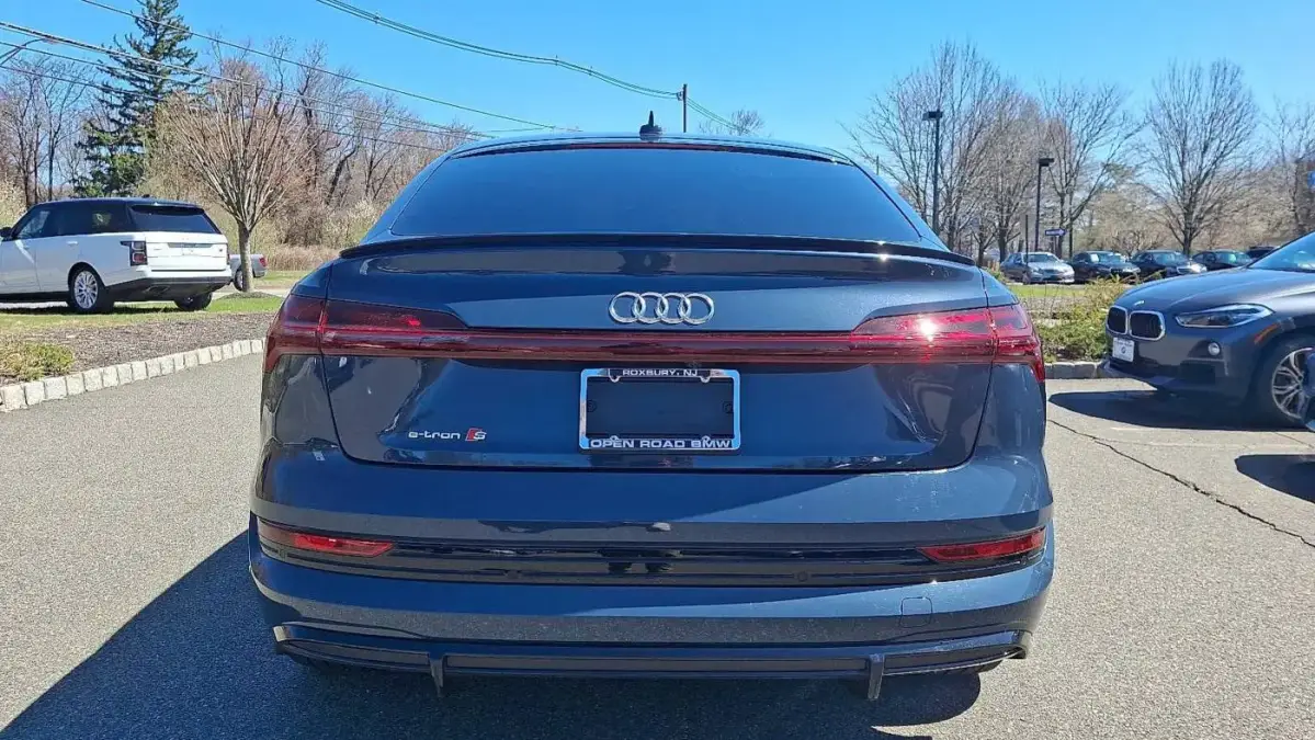 2022 Audi e-tron S - Images - 5