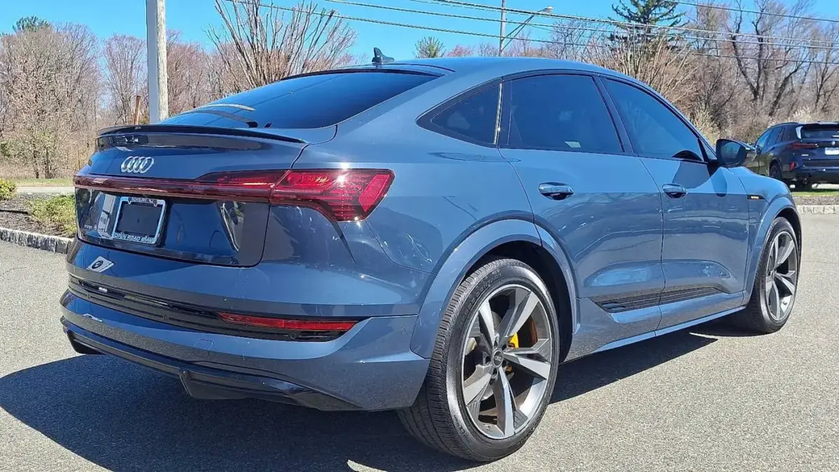 2022 Audi e-tron S - Images - 6