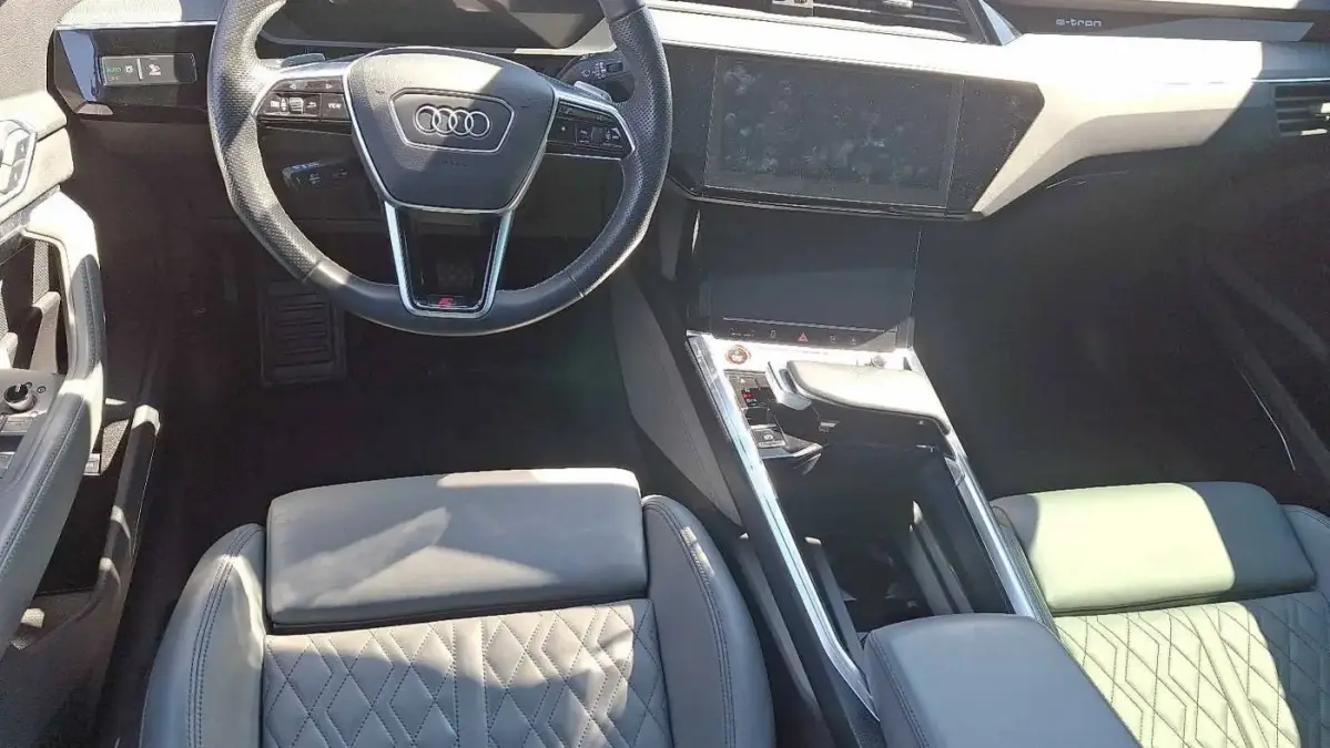2022 Audi e-tron S - Images - 11
