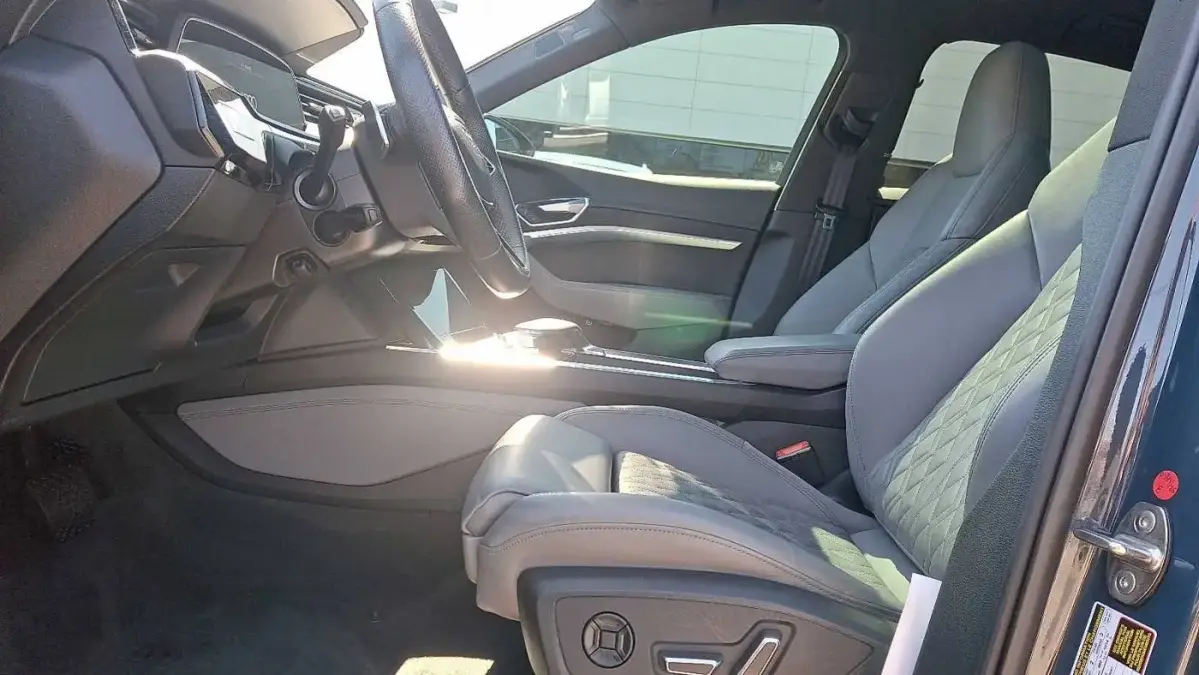 2022 Audi e-tron S - Images - 13