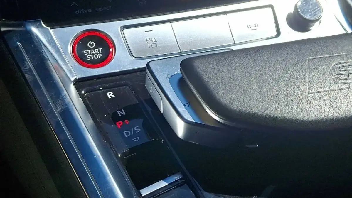 2022 Audi e-tron S - Images - 15