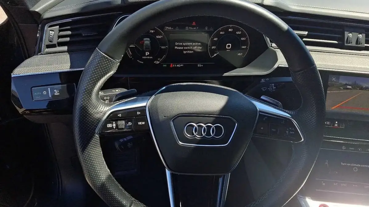 2022 Audi e-tron S - Images - 20