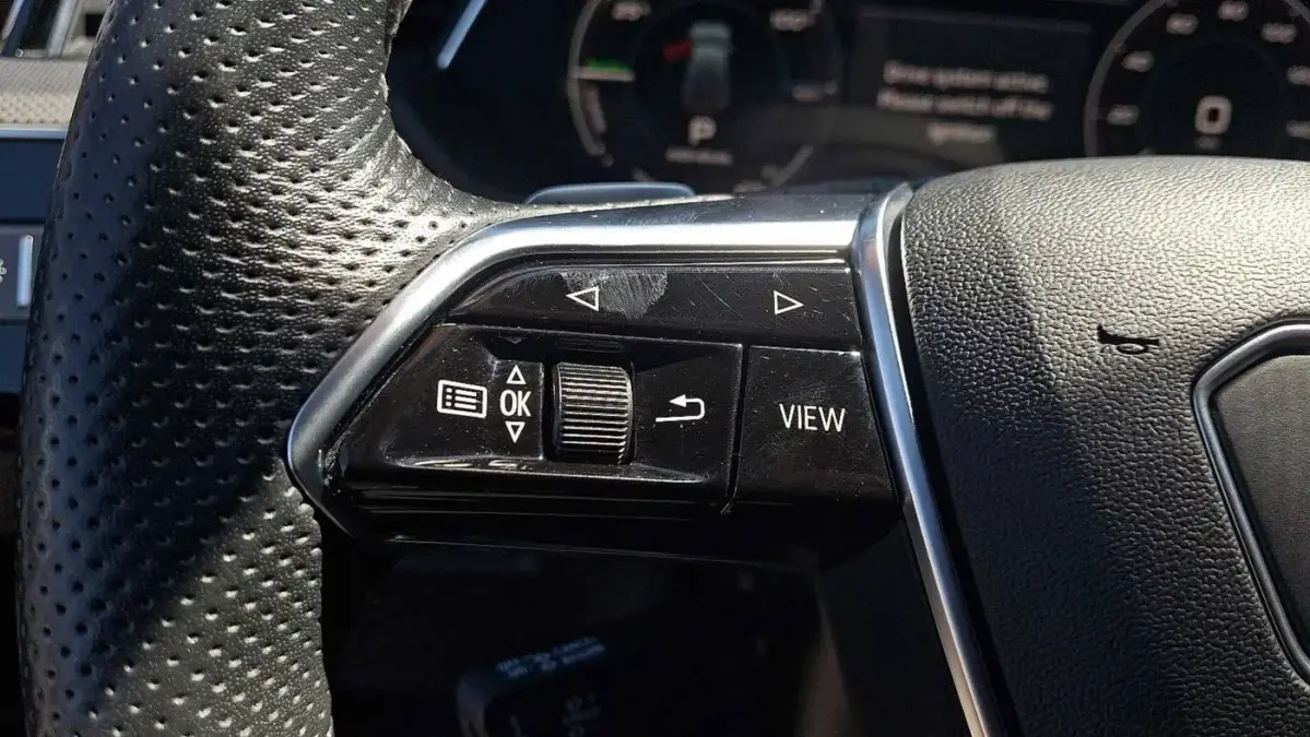 2022 Audi e-tron S - Images - 21