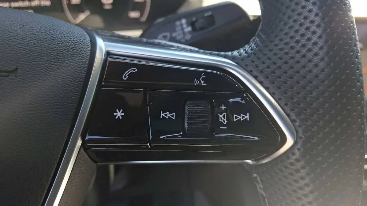 2022 Audi e-tron S - Images - 22